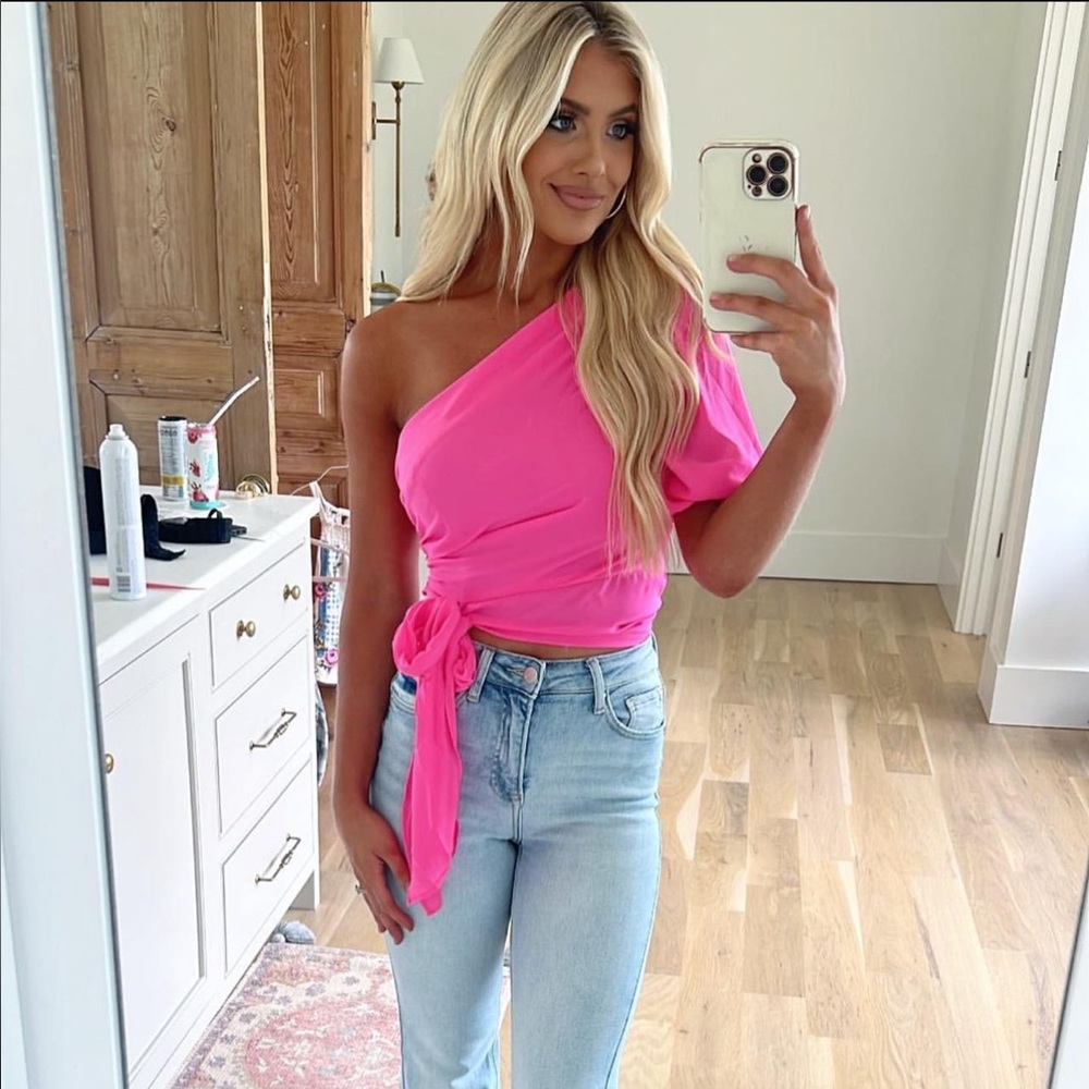 These Three Boutique One Shoulder Pink Top NWT Small